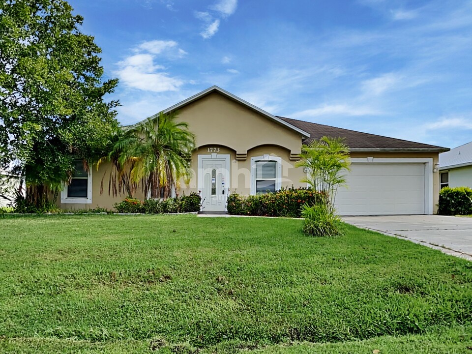 1773 SW Bradway Ln in Port St. Lucie, FL - Building Photo