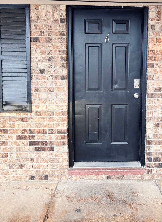 203 N Rogers