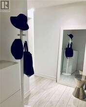 525 Adelaide St W in Toronto, ON - Building Photo - Building Photo