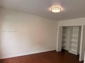 10001 W Bay Harbor Dr in Bay Harbor Islands, FL - Foto de edificio - Building Photo