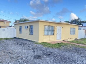 1421 E 8th Ave in Hialeah, FL - Building Photo - Building Photo