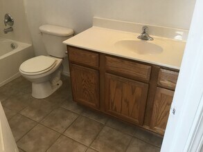 3833 Oasis Springs Rd NE in Rio Rancho, NM - Foto de edificio - Building Photo