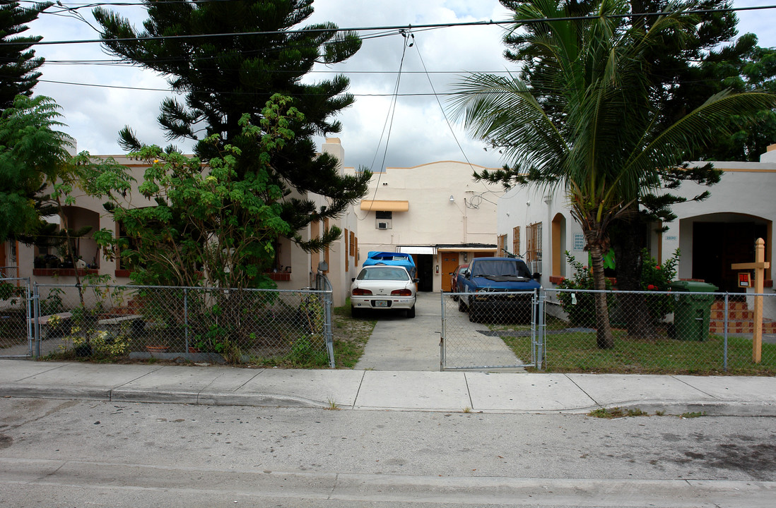 2810 NW 1st Ave in Miami, FL - Foto de edificio