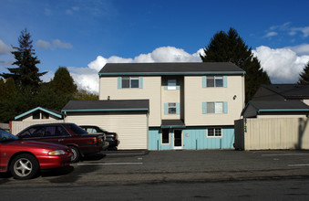 8724 Mary Ave NW in Seattle, WA - Foto de edificio - Building Photo