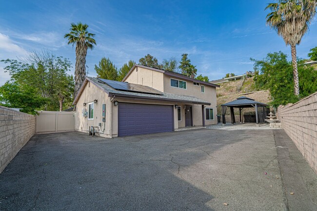 27544 Bernina Ave in Santa Clarita, CA - Building Photo - Building Photo