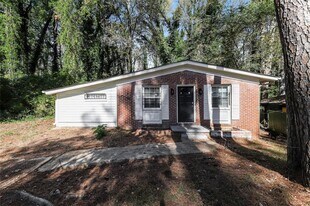 210 Oak Dr SE in Atlanta, GA - Building Photo