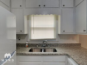 1836 Hillsway SW in Snellville, GA - Foto de edificio - Building Photo