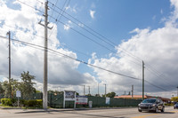 Vista Del Sol in Hialeah, FL - Foto de edificio - Building Photo