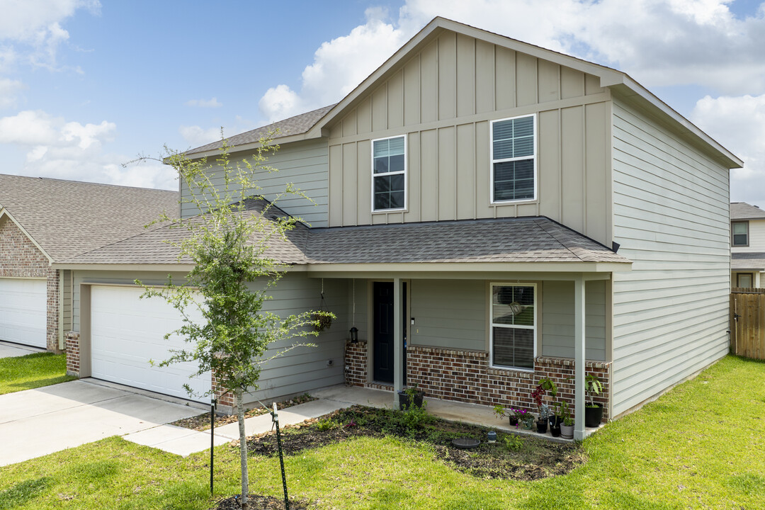 Cedar Crossing in Conroe, TX - Building Photo