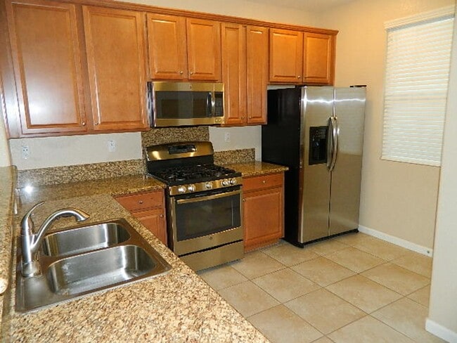 7424 Fruitdale Way in Sacramento, CA - Building Photo - Building Photo