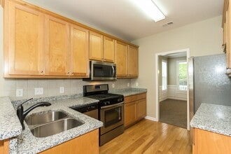 83 Oak Park Square in Newnan, GA - Foto de edificio - Building Photo