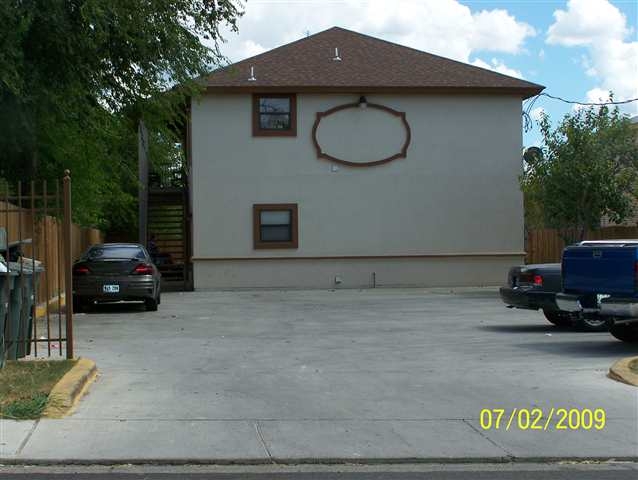 3217 Chestnut St in Laredo, TX - Building Photo