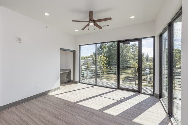 Big Emma Apartments in Springdale, AR - Building Photo - Interior Photo