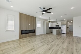 521 N Denley Dr-Unit -Unit B in Dallas, TX - Building Photo - Building Photo