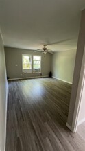 310 N Rock Island St in Angleton, TX - Building Photo - Building Photo