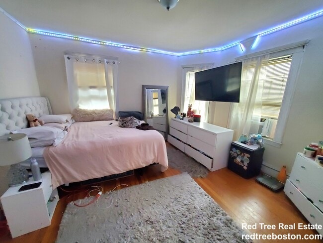 27 High St, Unit 1