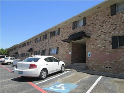 Travis Gardens in Fort Worth, TX - Building Photo - Building Photo