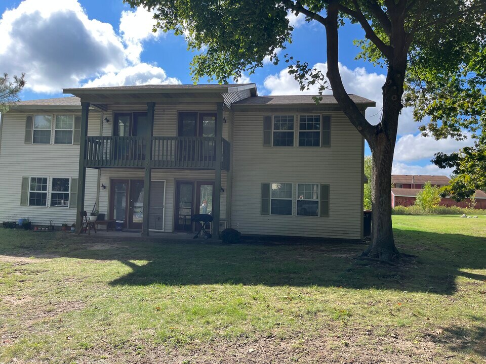 360 Oxford Ct, Unit #4 in Holland, MI - Building Photo