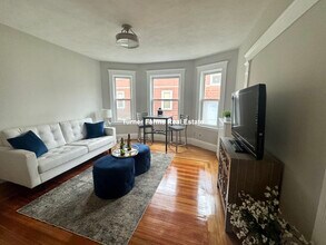 84 Quincy St, Unit 1 in Medford, MA - Building Photo - Building Photo