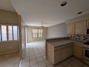 542 Pinon Creek Rd SE in Albuquerque, NM - Foto de edificio - Building Photo