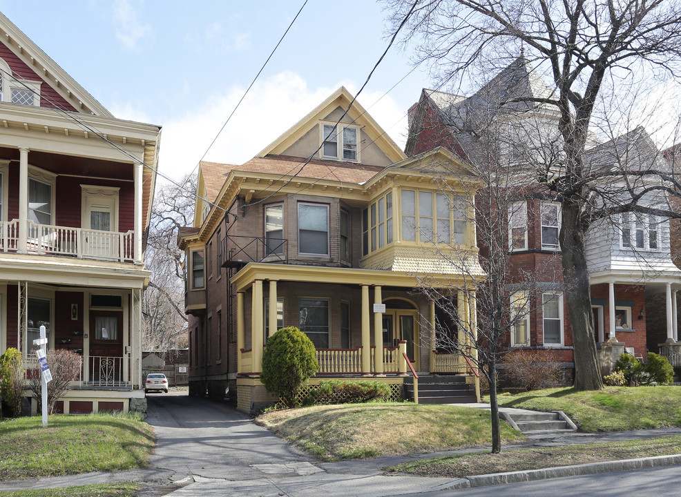 1007 Union St in Schenectady, NY - Building Photo