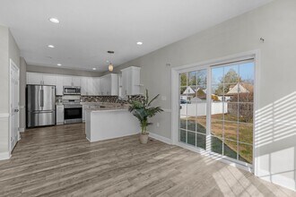 7620 North Point Rd in Sparrows Point, MD - Building Photo - Building Photo