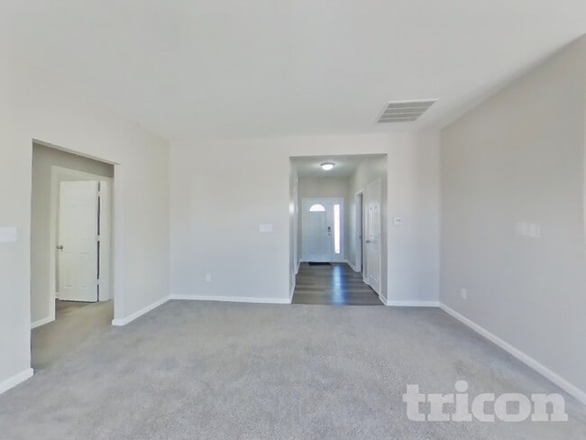 5367 Shamus Dr in Indianapolis, IN - Foto de edificio - Building Photo