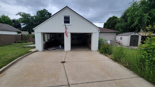 3429 Ingleside Dr in Parma, OH - Foto de edificio - Building Photo