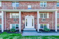 Meadowbrook Condominiums in Acton, MA - Foto de edificio - Building Photo