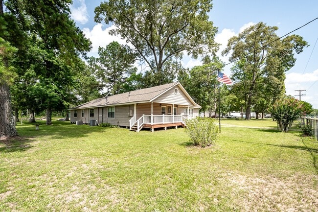 10994 Fostoria Rd in Cleveland, TX - Building Photo - Building Photo