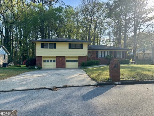 3710 Creekview Cir in College Park, GA - Building Photo - Building Photo