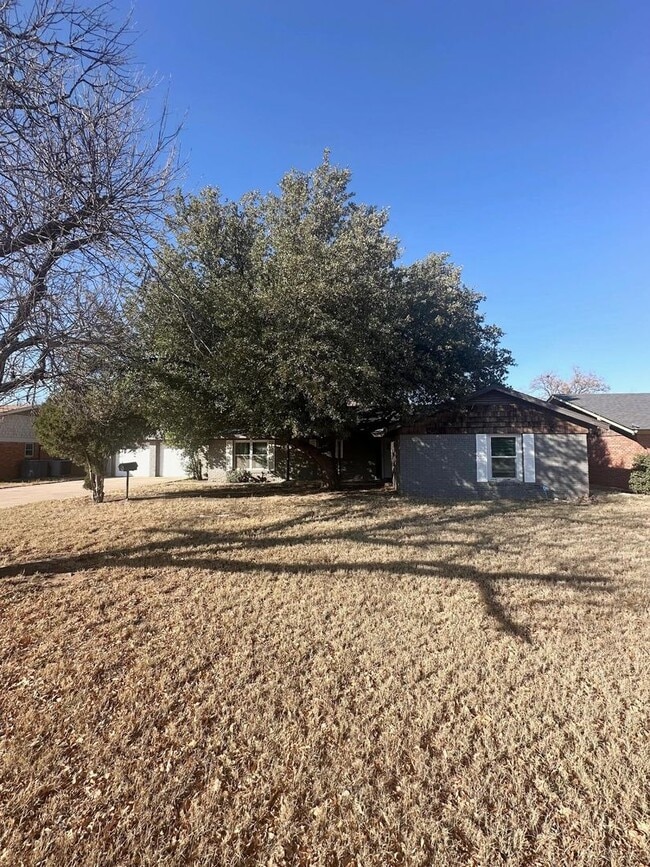 property at 3204 W Golf Course Rd