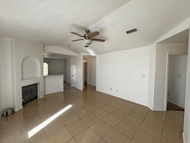 331 Cll Amarillo SW in Albuquerque, NM - Building Photo - Building Photo