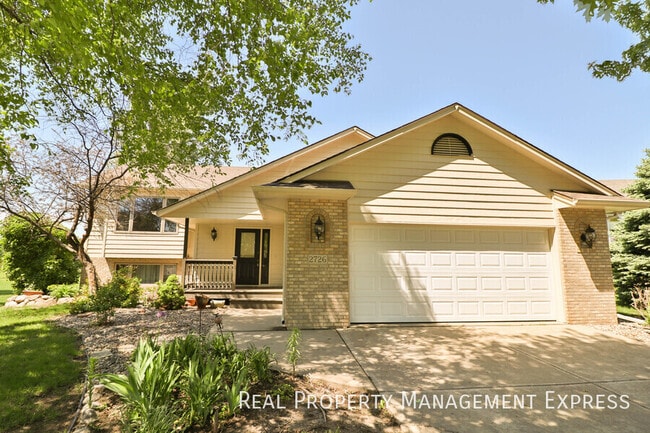 property at 2726 S Avondale Ct