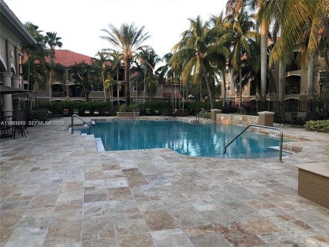 151 SW 117th Ave, Unit 305 in Pembroke Pines, FL - Foto de edificio - Building Photo