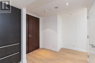 180-3180 University Ave in Toronto, ON - Building Photo - Building Photo