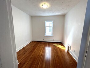 11 Harold St, Unit #2 in Somerville, MA - Building Photo - Building Photo