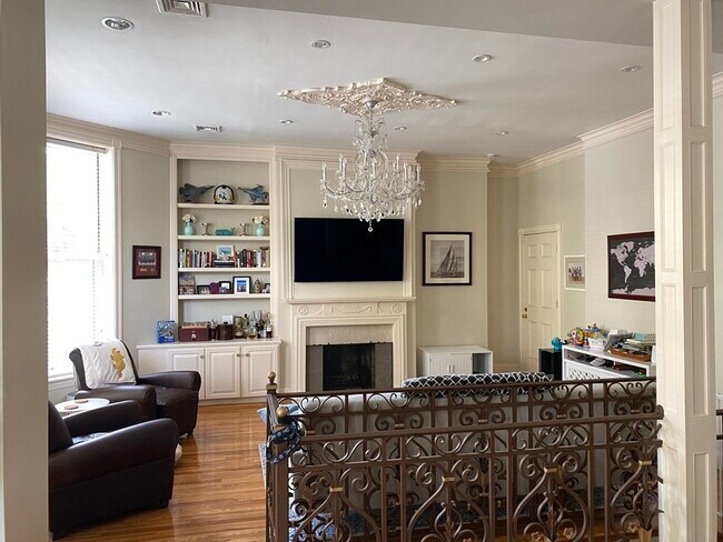 341 Beacon St in Boston, MA - Building Photo - Building Photo