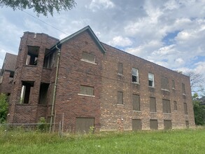 3760 W Chicago in Detroit, MI - Building Photo - Building Photo