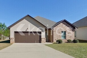 7079 Shadesbrook Dr in Tuscaloosa, AL - Building Photo