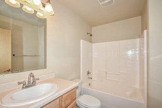 5018 200th St Ct E in Spanaway, WA - Foto de edificio - Building Photo