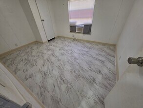 675 Tallow St in Onalaska, TX - Foto de edificio - Building Photo