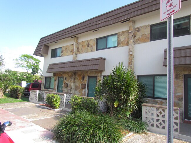300 80th St-Unit -304 in Miami Beach, FL - Building Photo - Building Photo