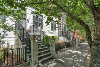 1300 Grand St in Hoboken, NJ - Building Photo - Building Photo
