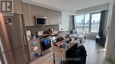 1005 Dundas St E in Oakville, ON - Building Photo - Building Photo