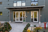 9040 Juanita Apartments in Kirkland, WA - Foto de edificio - Building Photo