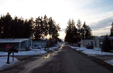 Country Club Homes in Delevan, NY - Foto de edificio