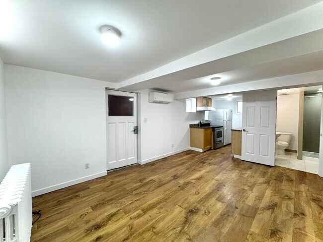 135 Chisholm Ave in Toronto, ON - Building Photo - Building Photo