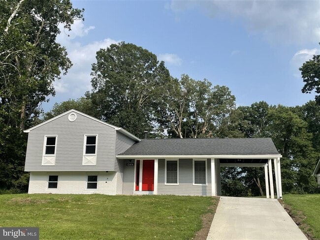 property at 13414 Queens Ln