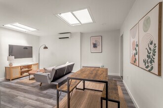 218 E 104th St in New York, NY - Building Photo - Building Photo